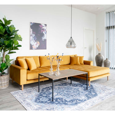 Lido Lounge Sofa højrevendt i sennepsgul velour med fire puder HN1004 - Bolig og Haven
