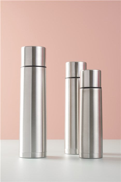 Rustfri stål termoflasker fra Day i størrelserne 0.5 liter, 0.75 liter og 1 liter 