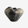 Nordal - ASHAR skulpturel vase, L – sort/sand – L43,5 × B44 × H32 cm