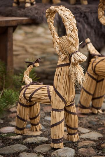 Ib Laursen - Julebuk m/brunt bånd og skæg, H59cm