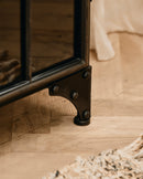 Nordal - DOWNTOWN skab, 4 låger – sort – B120 × D32 × H114 cm