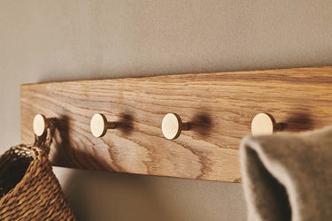 MOUD Home - OAK Knagerække Egetræ Med Messing Knager - 50 cm