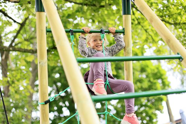Hörby Bruk - Active High, Højt Gyngestativ med klatrenet+ stige, 2,5 m