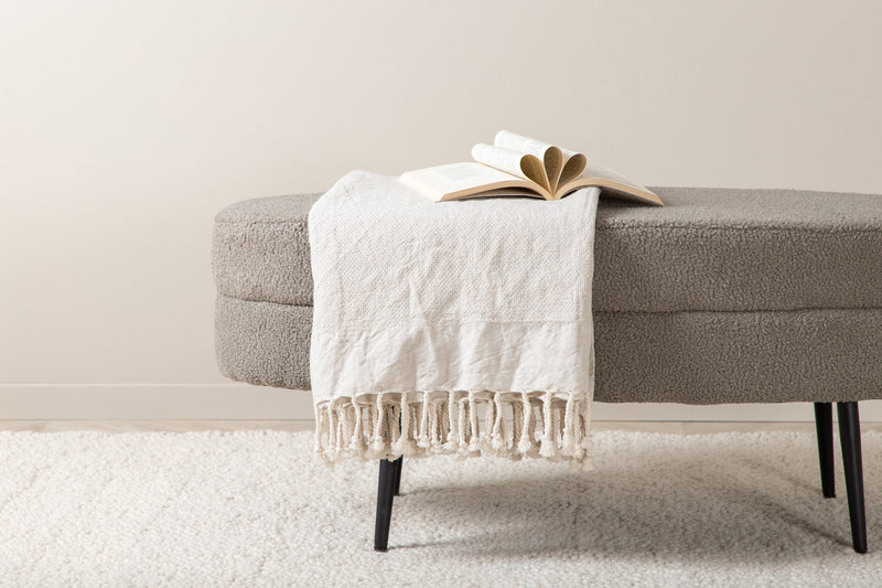 Venture Home Otto puf – Grå/beige Teddy med sorte stålben – 100×40×41 cm