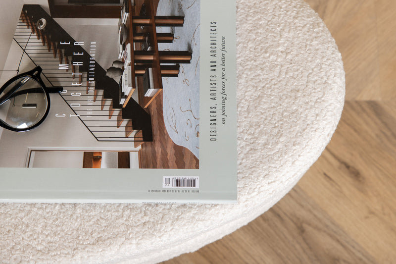 Venture Home - Otto puf – Benhvid teddy med sorte stålben – 100×40×41 cm
