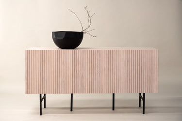 Vind - Björkön, Skænk – Hvidvasket / Finér, 150x75x42cm - Bolig og Haven