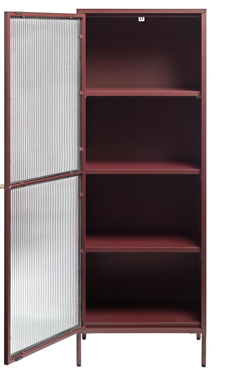 Bronco glasskab, wine red metal, guldfarvet greb,160x58x40cm