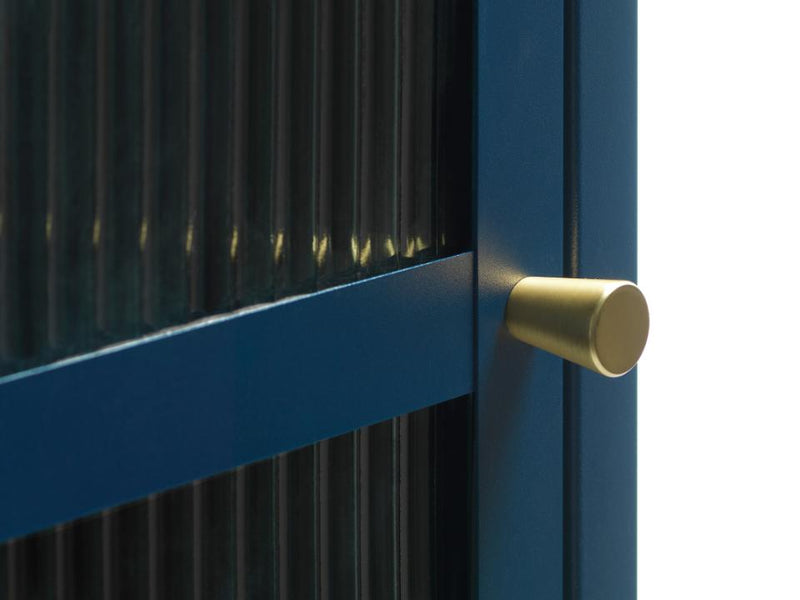 Bronco glasskab -  Blå metal, guldfarvet greb, 160x58x40cm