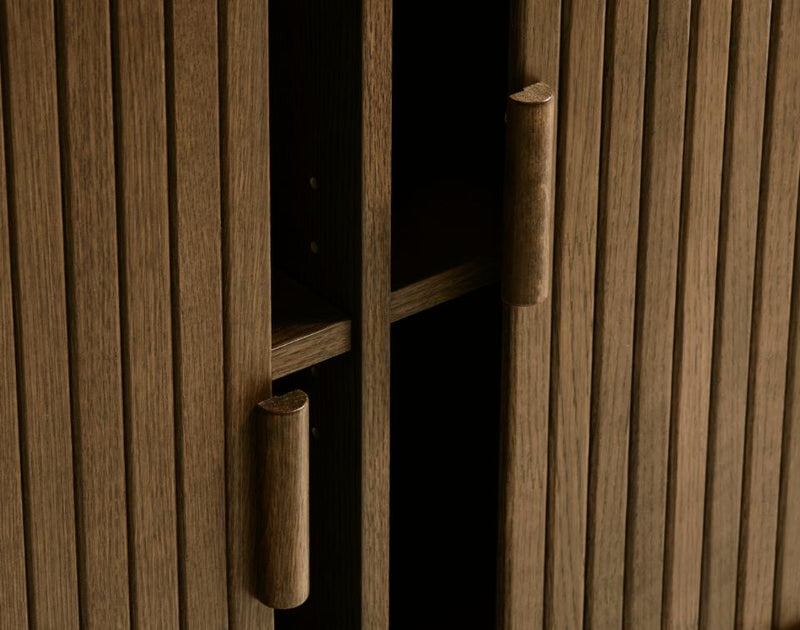 Cavo Skænk 160 cm - Røget Eg med Skydelåger