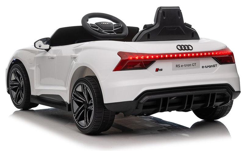 License - Audi RS e-tron GT,hvid, 4 hjulstræk, 4x12V/30W, 12V/7Ah, 2.4GHz RC.