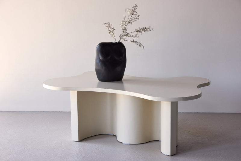 Venture Home - Flow – sofabord med organisk form – beige MDF med PU-lak – 120×80×45cm