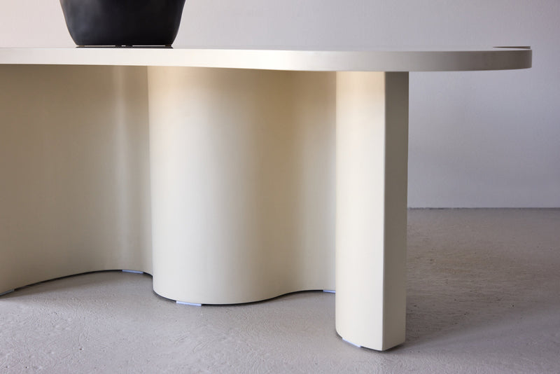 Venture Home - Flow – sofabord med organisk form – beige MDF med PU-lak – 120×80×45cm