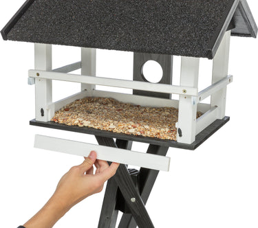 Trixie - Natura Fuglefoderhus med Stativ, 48x33x37, H:133 cm - Sort/Hvid Fyrretræ