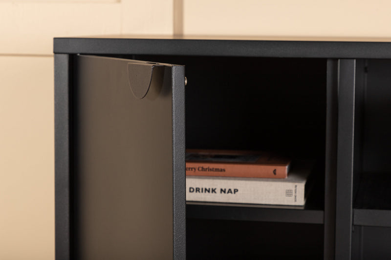 Venture Home Piring – TV‑bord / skænk i sort stål med låger og åben hylde,120×40×63cm