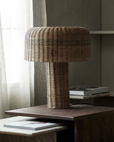 ATUM Bordlampe i Flettet Sukkerrør – Natur