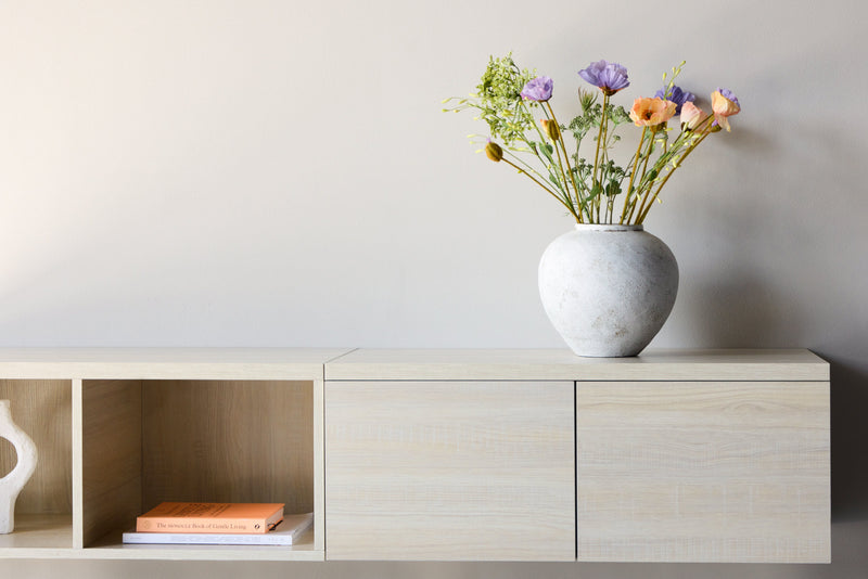 Venture Home - Nomi – TV‑bord 180×35 cm – whitewash, skuffer og åbne hylder