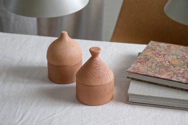 MOUD Home - Rustic keramik krukke med låg - 14,5 cm