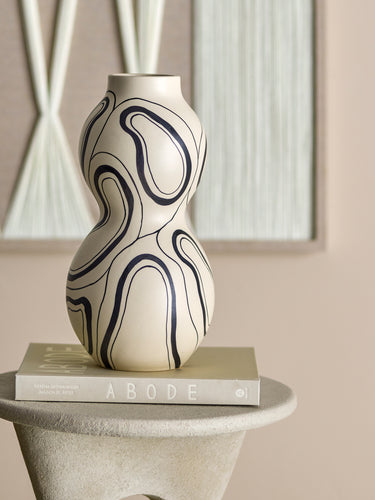 Bloomingville - Nicola Vase, Sort, Stentøj - Ø17,5 × H34 cm
