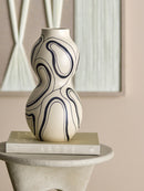 Bloomingville - Nicola Vase, Sort, Stentøj - Ø17,5 × H34 cm