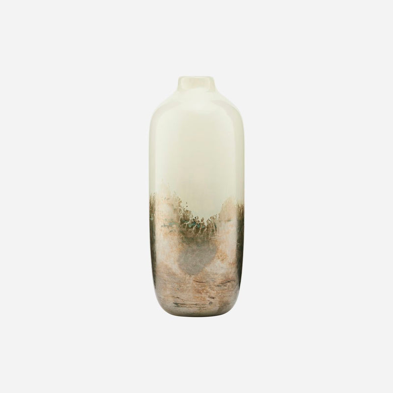 Den beige of metallic Earth vase fra House Doctor med en højde på 19,3 cm 