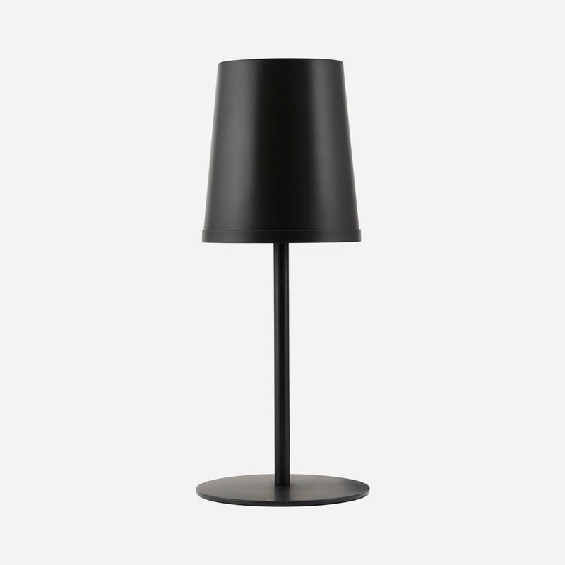 Den 44 cm høje Noida bordlampe fra House Doctor i sort 