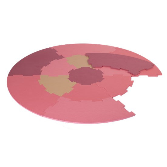 Legegulvsmåtten i pink fra Nordic Play har en diameter på 120 cm