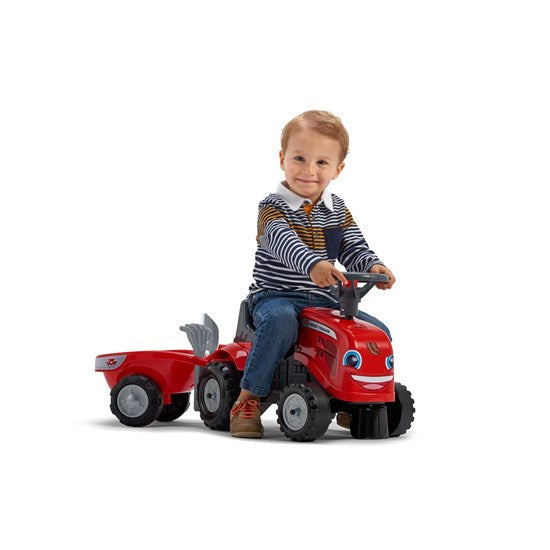 Dren der køre på Baby Massey Ferguson traktoren fra Falk 