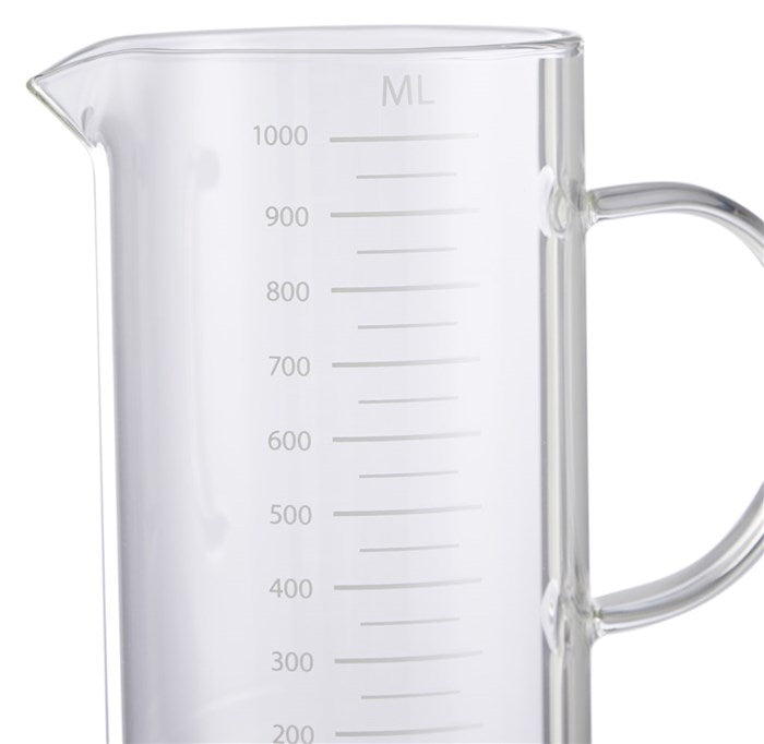 Den varmeresistente målekande i glas på 1 liter fra Day, set tæt på 