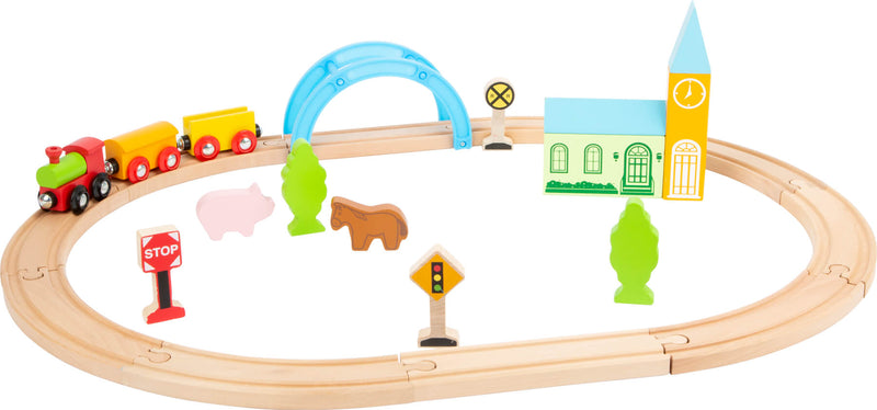 Børne togbane i træ med byer, træer og dyr fra Small foor