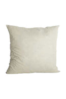 Den hvide naturfyldspude fra House Doctor i størrelsen 50 x 50 cm 